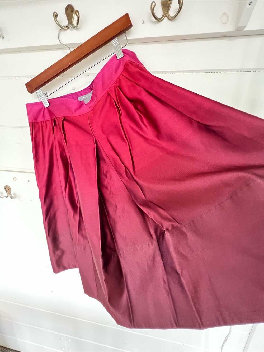 Ann Taylor Silk Blend Magenta / Cranberry Ombre Skirt. Sz 12.